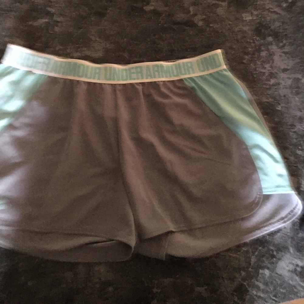 Women’s Under Armour shorts size XL